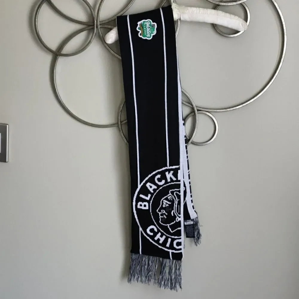 NWT Winter Classic at Notre Dame Chicago Blackhawks scarf